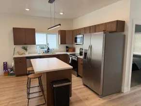 Cozy Modern 2BR Duplex - Image 3