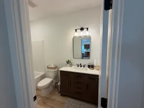 Cozy Modern 2BR Duplex - Image 5