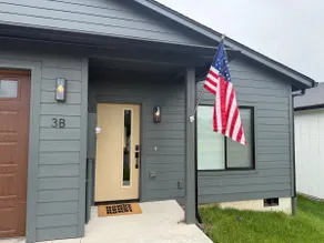 Cozy Modern 2BR Duplex - Image 1