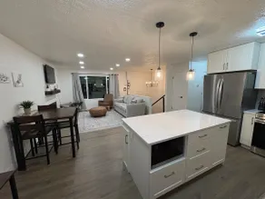 Pine lodge: Cozy & Comfortable upstairs apartment - Image 2