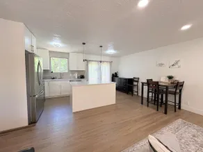 Pine lodge: Cozy & Comfortable upstairs apartment - Image 4