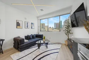 Modern 1BR Apt – King – Steps to DT Phoenix! - Image 4