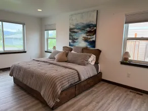 4 Min to Airport • Family Retreat Sleeps 10 - Image 5