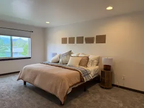 4 Min to Airport • Family Retreat Sleeps 10 - Image 2