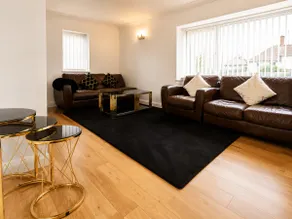 The Royal Retreat Luxury 2BR Free Parking - Image 4