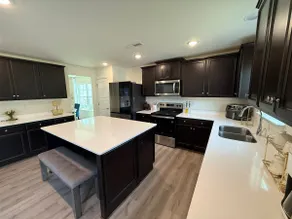 Spacious 5 Bedroom in Quiet Neighborhood- Pat's - Image 3