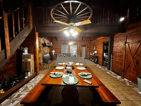 Rustic Cabin on the Lake - Image 2