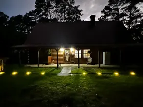 Rustic Cabin on the Lake - Image 5