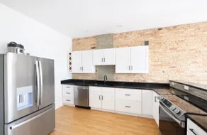 Stay + Cowork space at The Lake Loft - downtown - Image 2