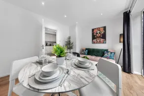 Modern Brighton 1-Bed House with Garden & Parking - Image 4
