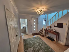 6 bedroom spacious house large garden and kitchen - Image 5