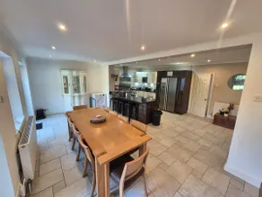 6 bedroom spacious house large garden and kitchen - Image 4
