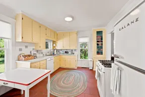 Family-Friendly 3BR Near Downtown Vermilion - Image 5