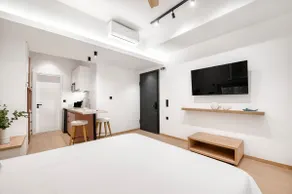 Modern apartment in Piraeus - Image 4