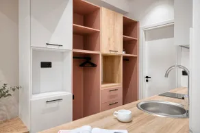 Modern apartment in Piraeus - Image 2