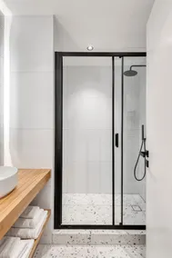 Modern apartment in Piraeus - Image 5