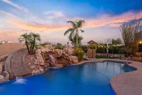 The Good Life Oasis - Luxury 5BR Home - Sleeps 16 - Image 4