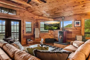 Leaf Peeper Retreat at 4200 ft-Long Range Mt Views - Image 3