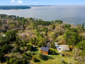 Modern Lakehouse Getaway - Image 2
