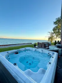 Bayside Brick | Lakefront • Sleeps 20 • Hot Tub - Image 5