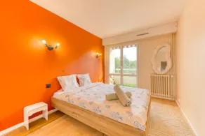Modern 2-bedroom in Évry | Balcony | Ideal for Professionals & Families - Image 3