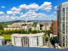 Skyline View Apartment - Image 2