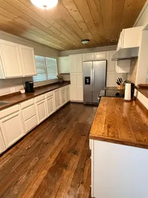 The Golden Pine House - Image 4