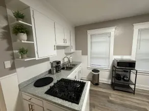 Cozy Retreat Near Beach & Downtown New Haven - Image 4