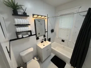 Cozy Retreat Near Beach & Downtown New Haven - Image 5