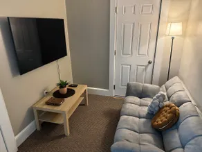 Cozy Retreat Near Beach & Downtown New Haven - Image 2