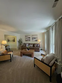 Spacious & Luxury Retreat Home in Waldorf - Image 2