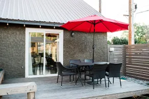 Dwntwn Chelan - fenced yard, hot tub + dogs OK - Image 3