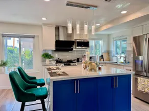 Welland 4BR Luxury SingleHome + Private Backyard - Image 4