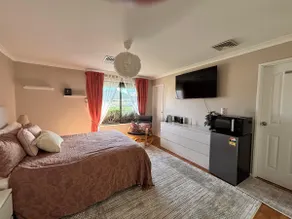Wonderland on Alice 2BR Suite w/spa & kitchenette - Image 4