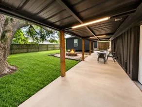 Iron Ore Retreat | Near the River, Port Neches - Image 5