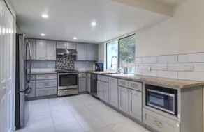 Bright 4BR|2.5 Bath|EV charger|AC|Great Location - Image 4
