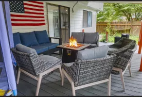 Bright 4BR|2.5 Bath|EV charger|AC|Great Location - Image 3