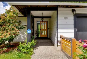 Bright 4BR|2.5 Bath|EV charger|AC|Great Location - Image 5