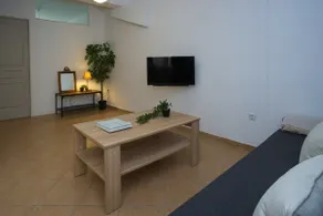 Spacious apartment with private parking in Nikiti - Image 5
