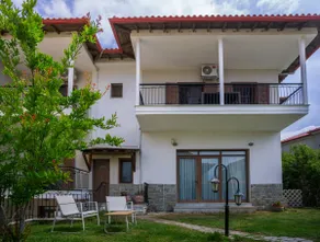 Spacious apartment with private parking in Nikiti - Image 3