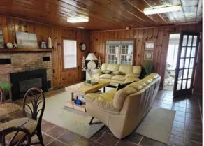 Diamond Lake Waterfront Retreat - Image 4