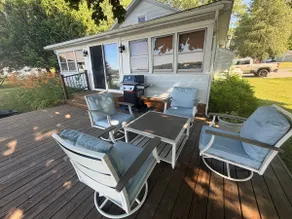 Diamond Lake Waterfront Retreat - Image 3