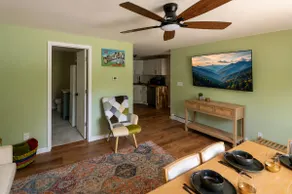 Grateful Manor-Close to Downtown- Sauna - Image 3