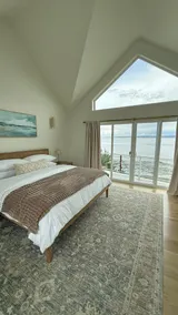 Autumn on the Water | Hot Tub, Fireplace & Beach - Image 3