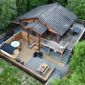 Chalet Entre Amis | Hot Tub, Sauna & Dog-Friendly - Image 2