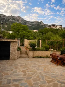 TS Villa-Mountain Views, Fireplace & Rustic Luxury - Image 2