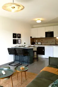 Between golf course and swimming pool * 30 min. to beaches - Image 4