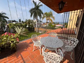 Spacious house, heated pool, and garden for groups - Image 2