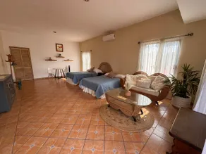 Spacious house, heated pool, and garden for groups - Image 4