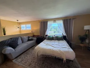 Kelowna Garden Retreat | 3 Beds & Mountain Views - Image 5